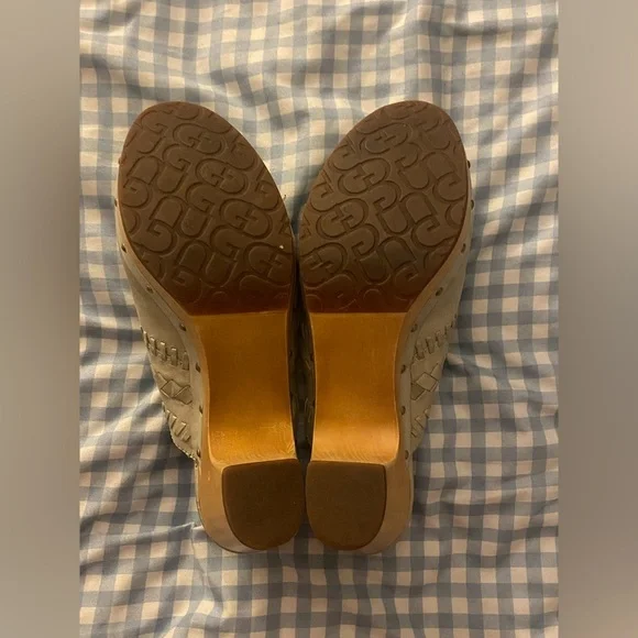 UGG Clogs - Picture 2 of 3